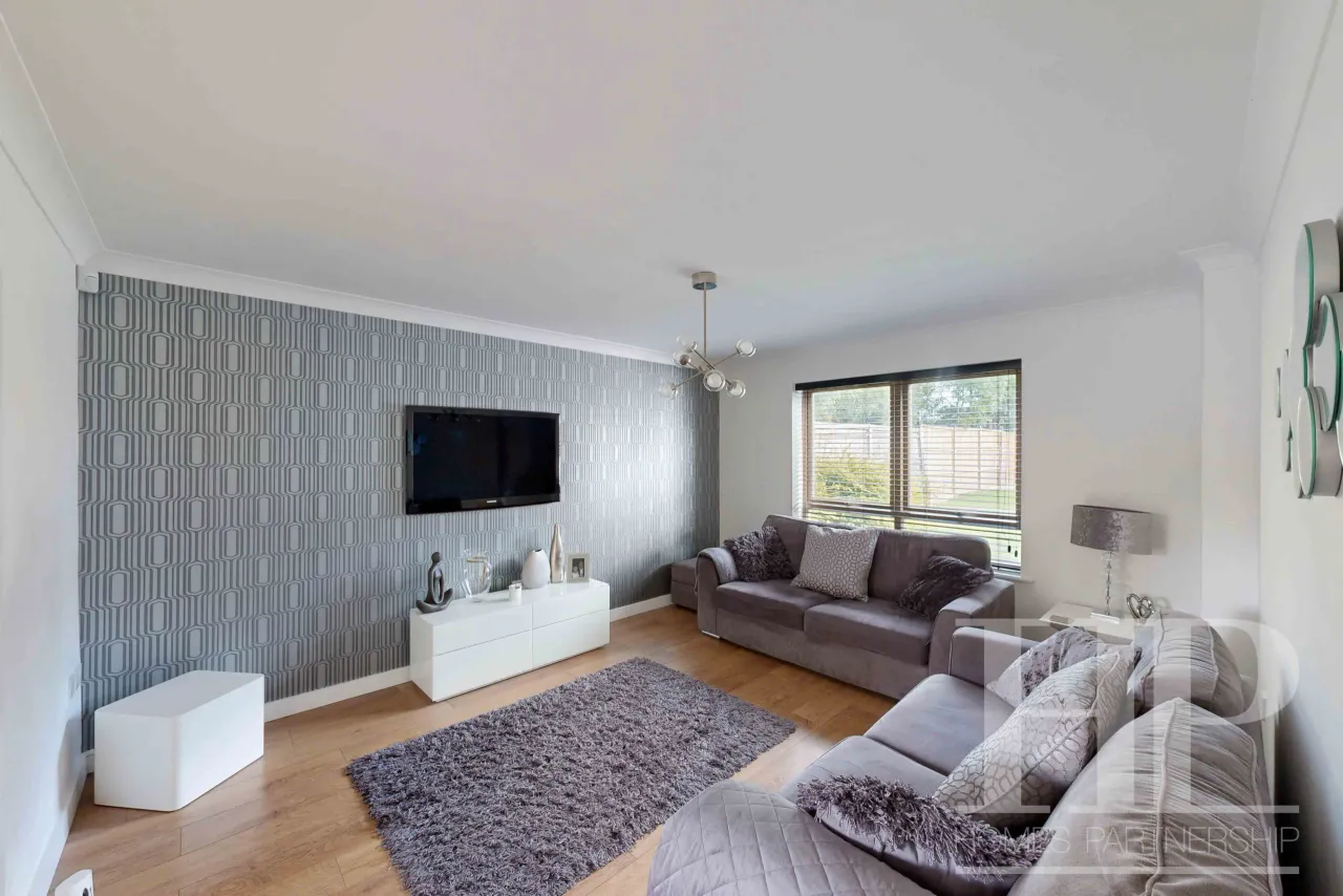 Delrogue Road, Crawley, RH11, photo 4