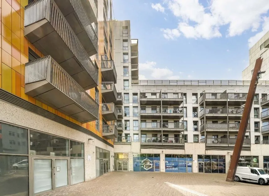 2 bed flat for sale — Rathbone Market, Canning Town, E16