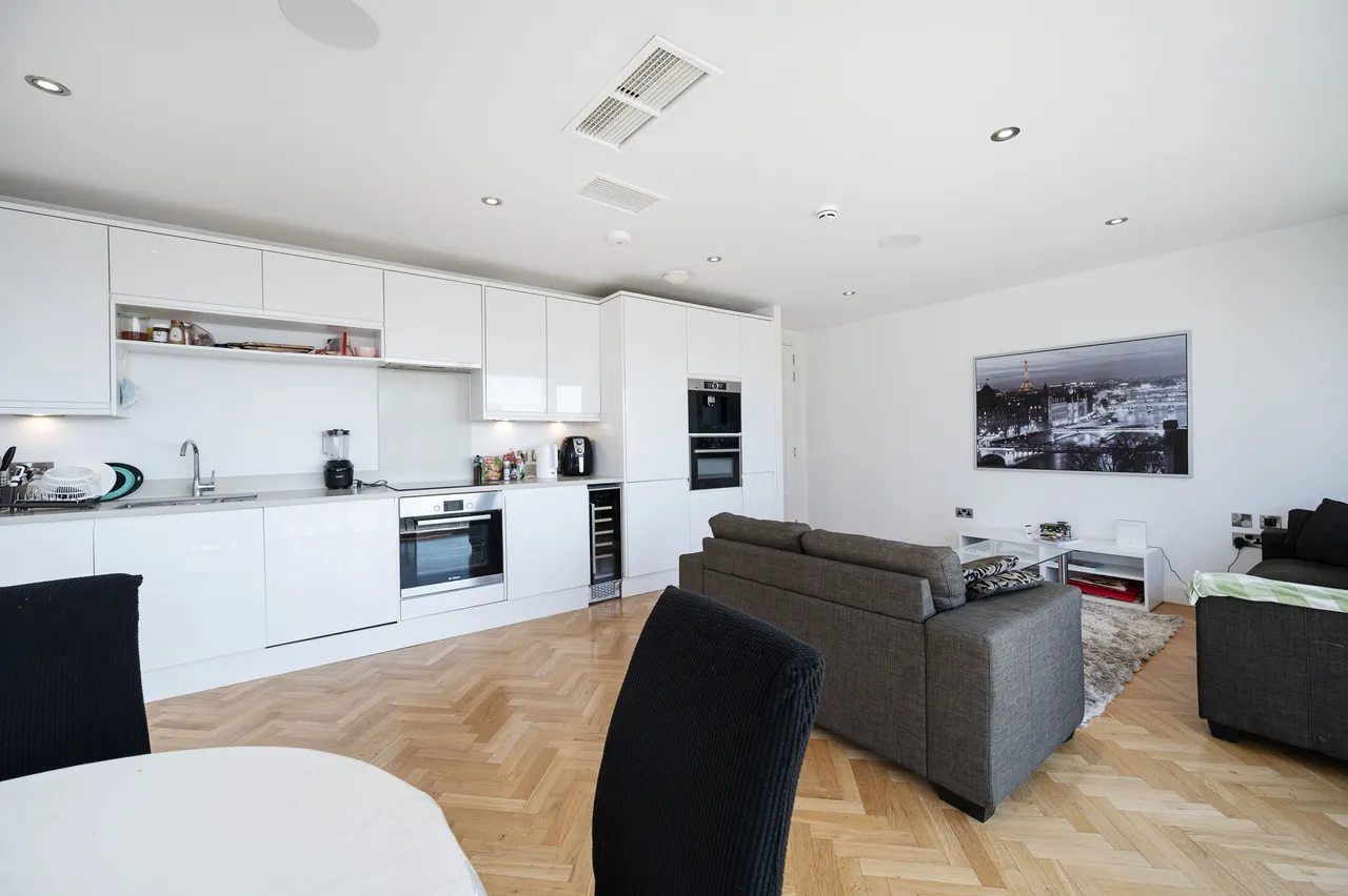 29c, 52-58 Commercial Road, London, photo 7
