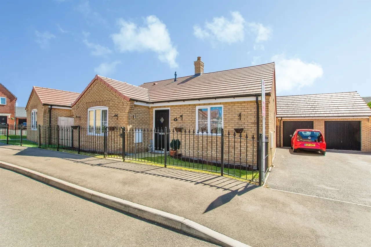 2 bed house for sale — Pheasant Street, Holbeach, SPALDING