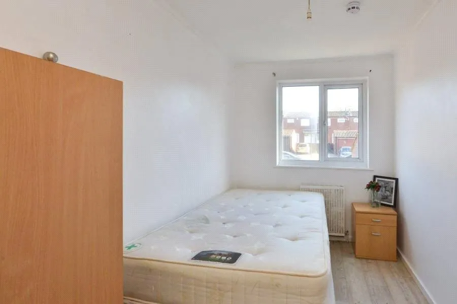 Falcon Avenue, Springfield, MK6, photo 6