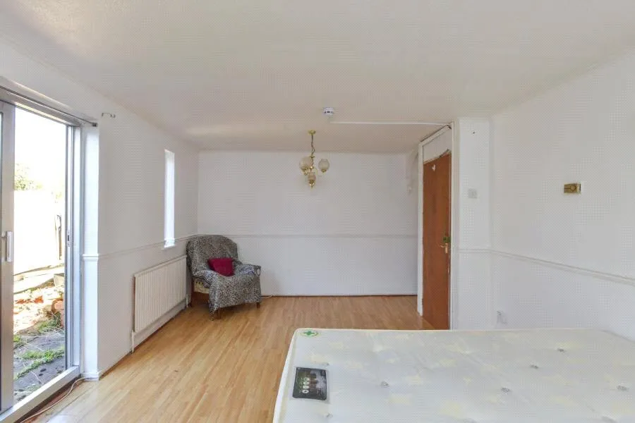Falcon Avenue, Springfield, MK6, photo 4