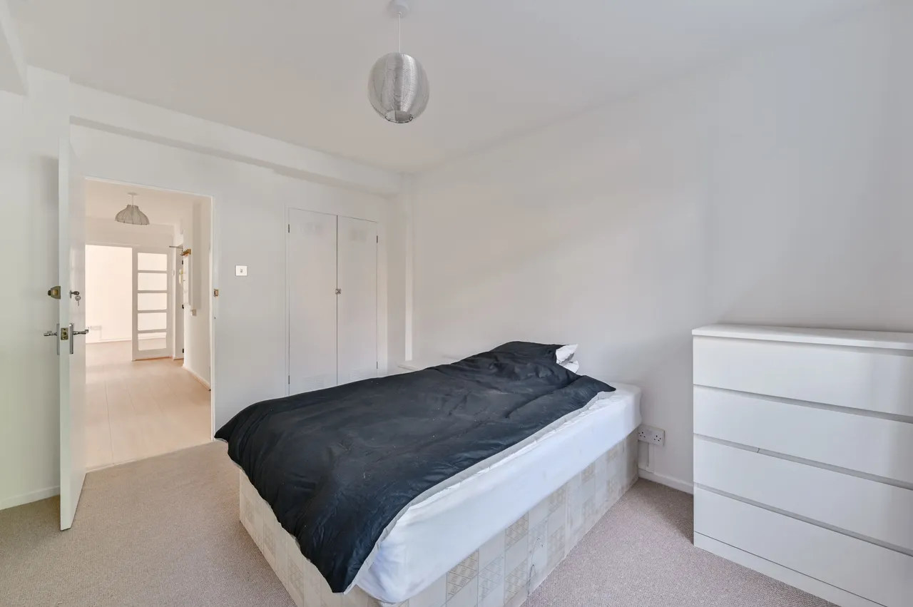 London, SW8, photo 6