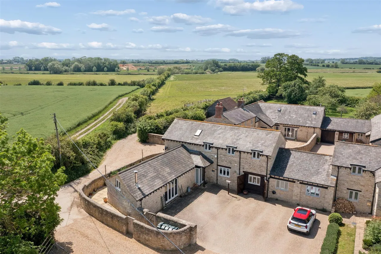 Water Lane, Sherington, photo 35