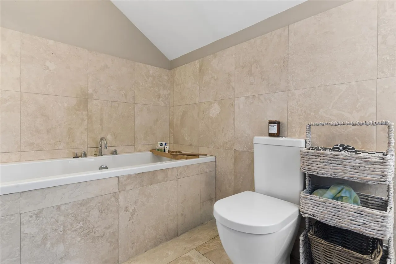 Water Lane, Sherington, photo 38