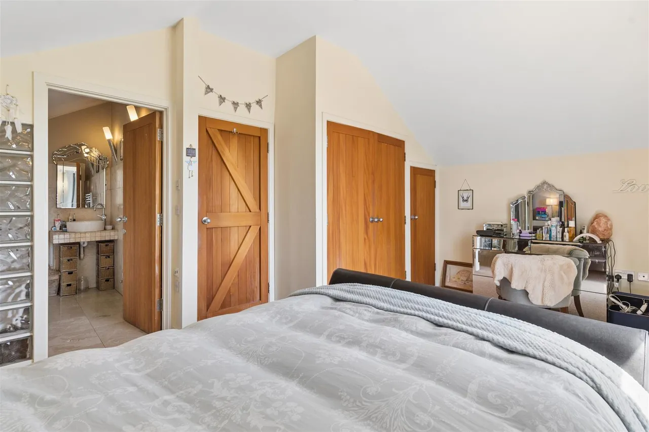 Water Lane, Sherington, photo 11