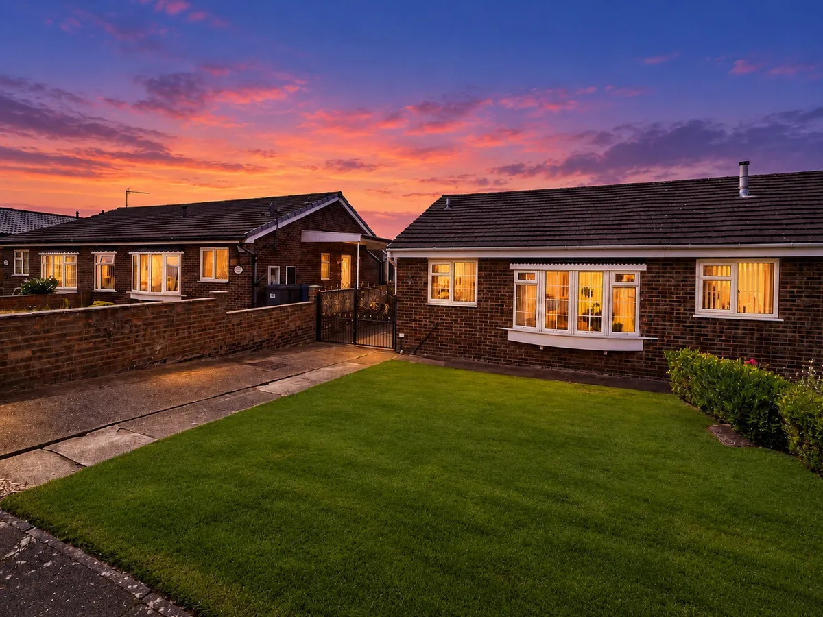 2 bed house for sale, Highgate Close, Rossington, DN11