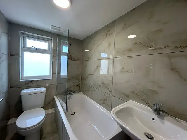 Bainbridge Road, Romford, RM9 5UU, photo 13