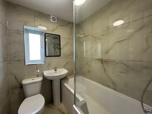 Bainbridge Road, Romford, RM9 5UU, photo 2