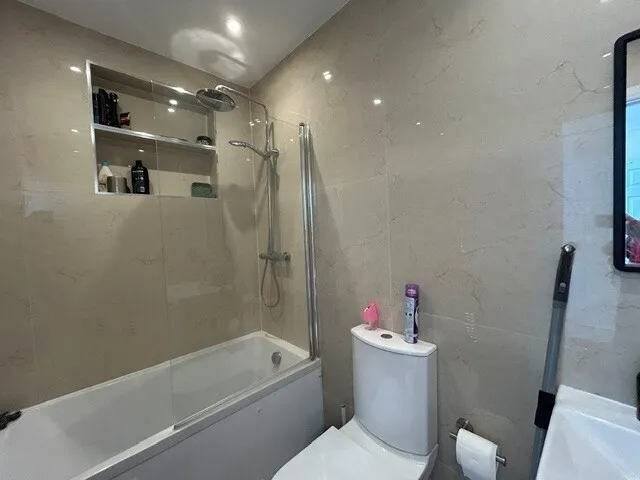 Bainbridge Road, Romford, RM9 5UU, photo 9
