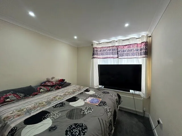 Bainbridge Road, Romford, RM9 5UU, photo 6