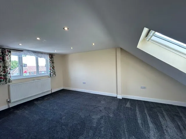 Bainbridge Road, Romford, RM9 5UU, photo 12