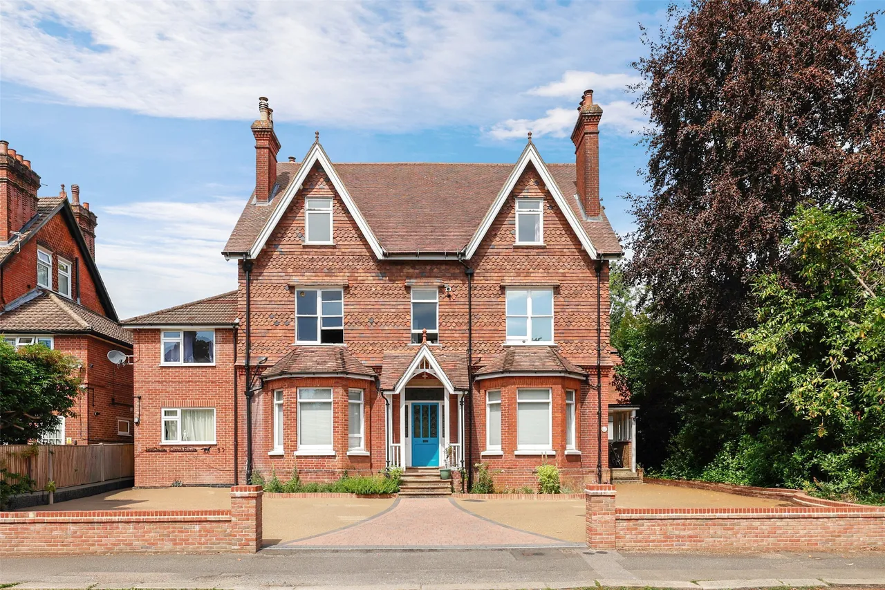 2 bed property for sale, Somers Road, Reigate, RH2