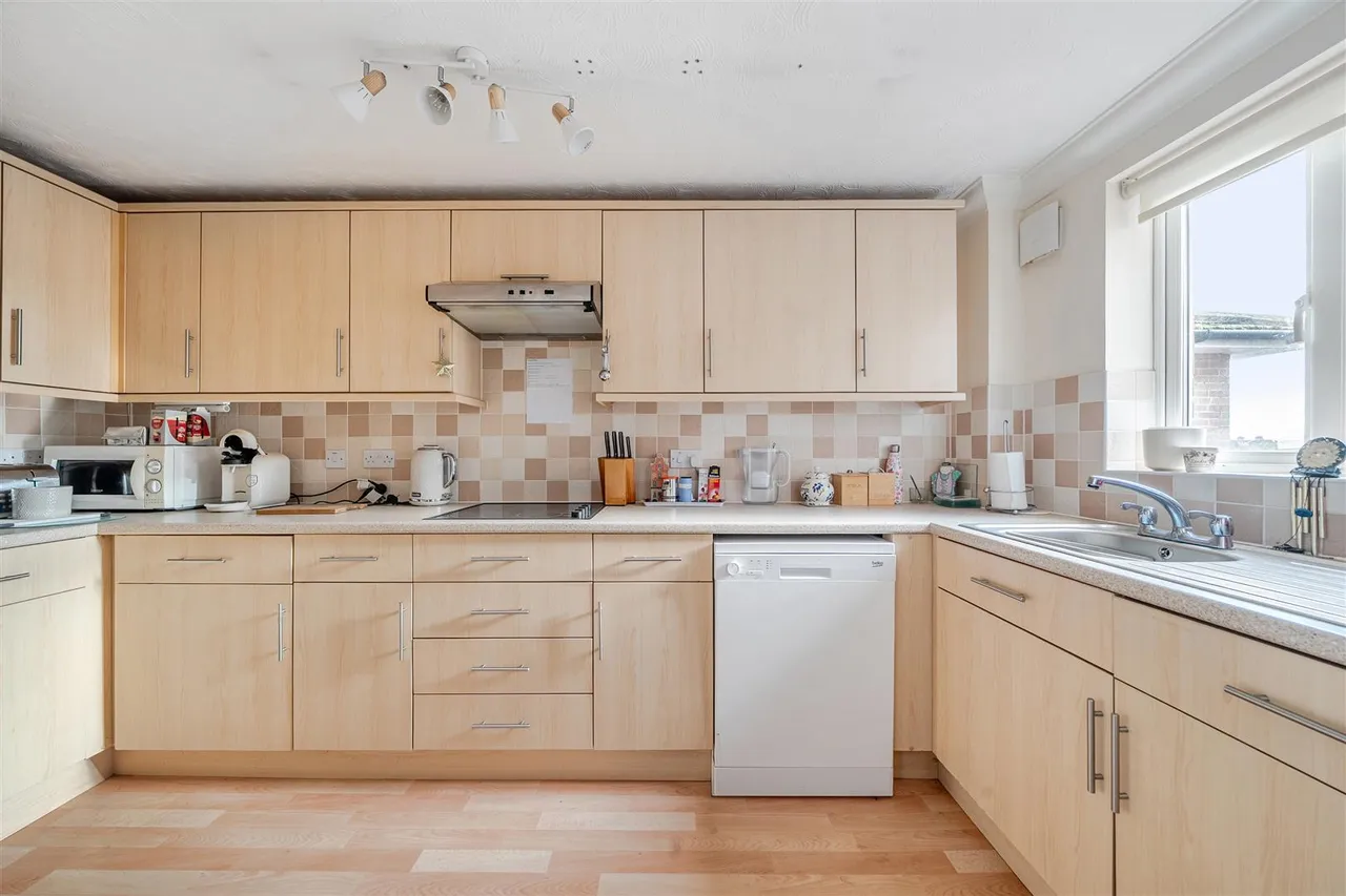 Beach Avenue, Birchington, CT7, photo 3