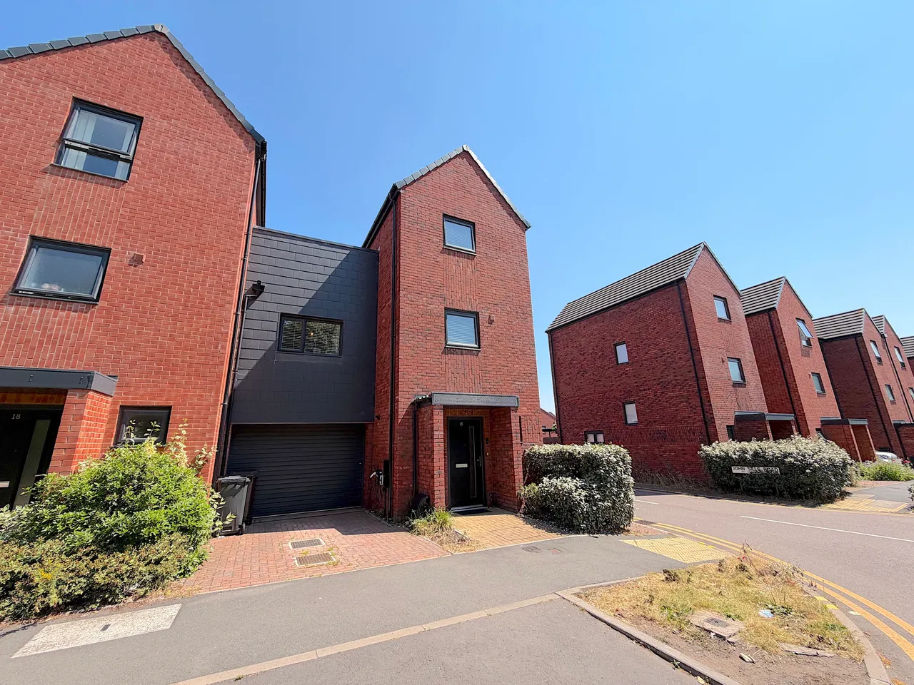 3 bed house for sale — Bernard Hall Avenue, Wednesfield, Wolverhampton, WV11