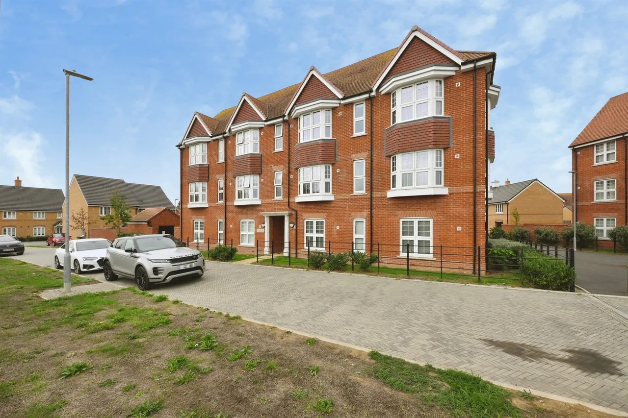 2 bed flat for sale, Moye Close, Hoddesdon, EN11