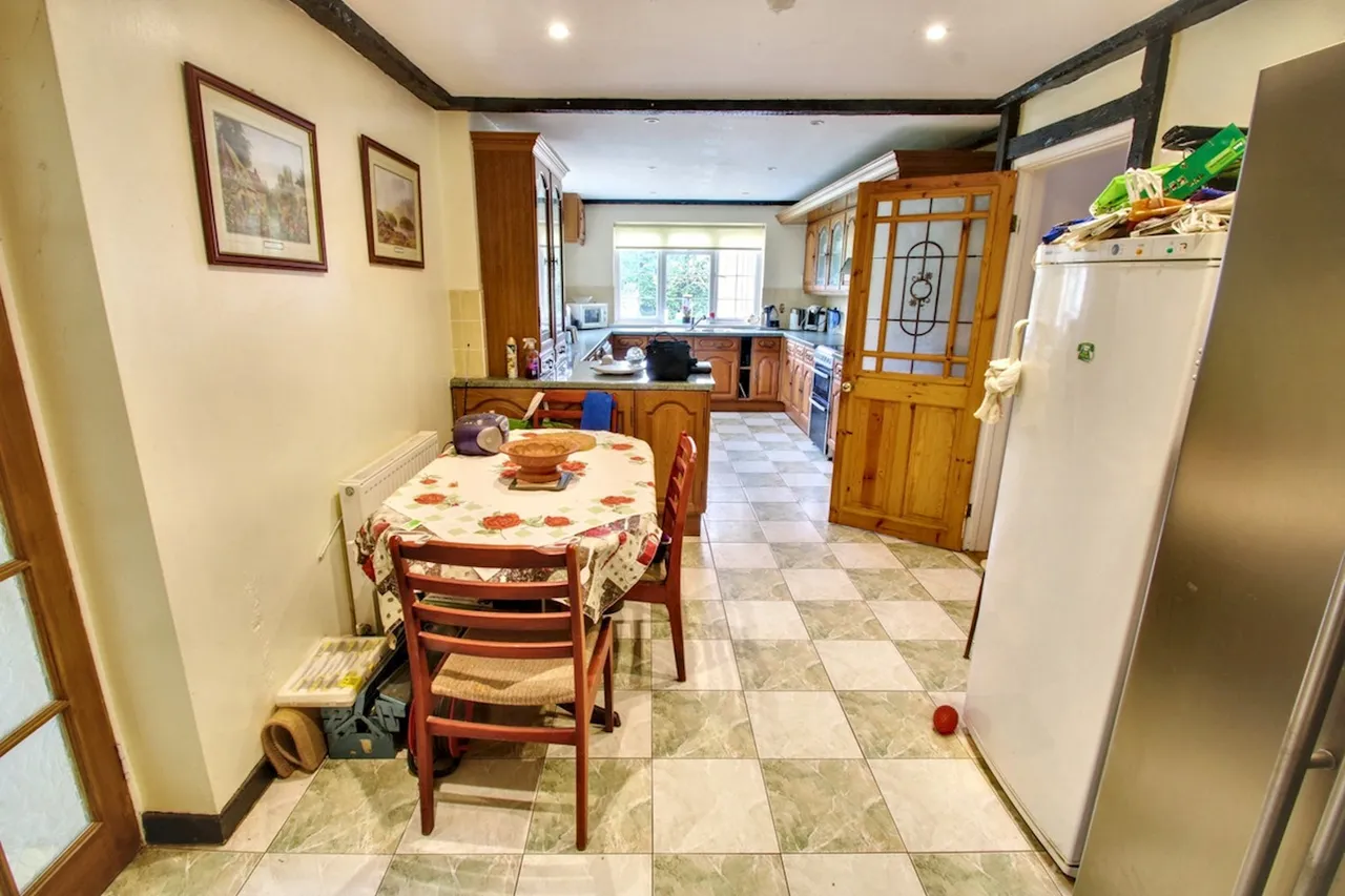 Raglan, Usk, NP15, photo 8
