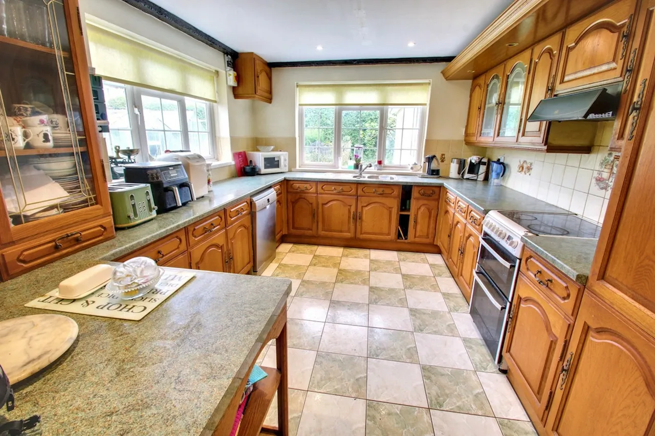Raglan, Usk, NP15, photo 9