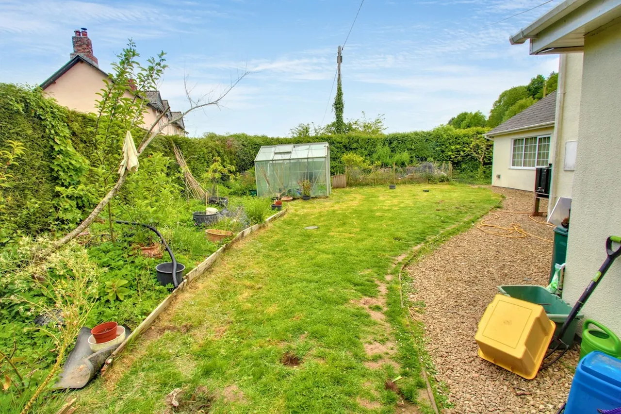 Raglan, Usk, NP15, photo 22