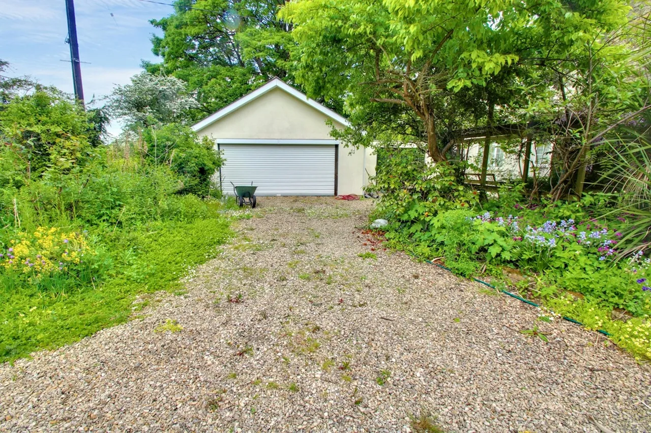 Raglan, Usk, NP15, photo 19