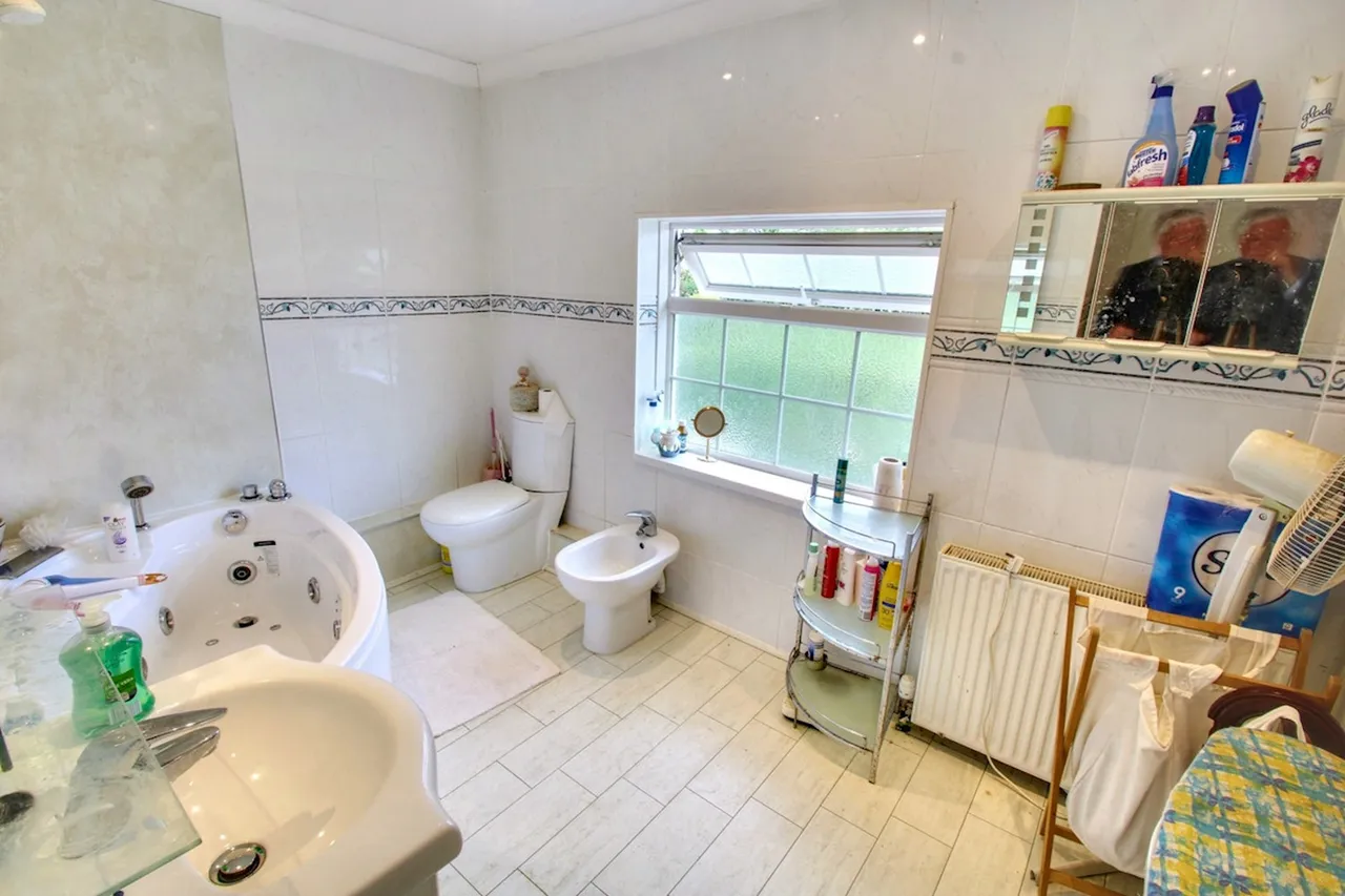Raglan, Usk, NP15, photo 16