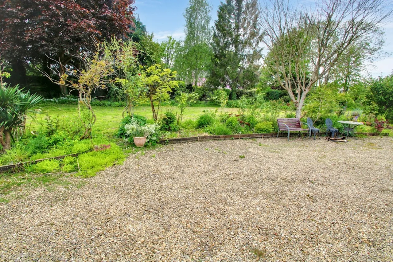 Raglan, Usk, NP15, photo 17