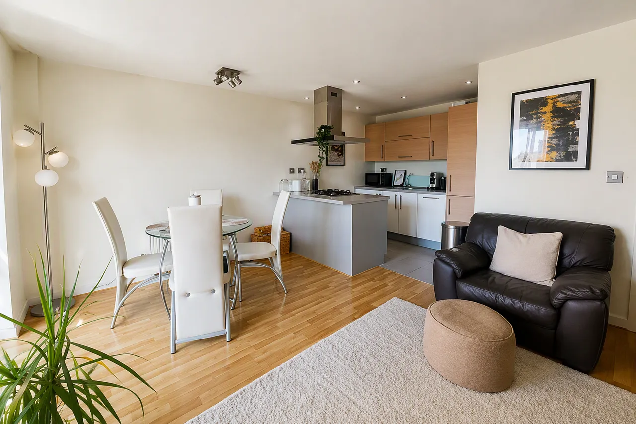 Jubilee Court, South Woodford, E18, photo 11