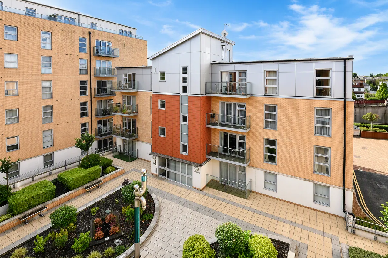 Jubilee Court, South Woodford, E18, photo 17