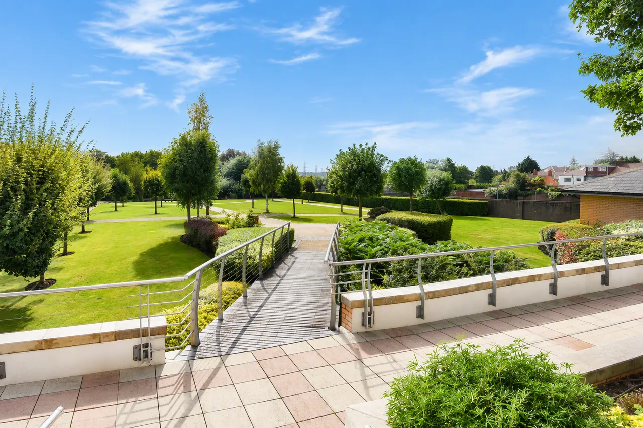 Jubilee Court, South Woodford, E18, photo 15