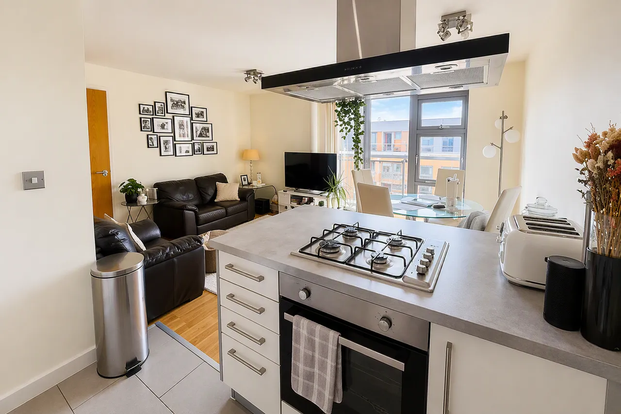 Jubilee Court, South Woodford, E18, photo 12
