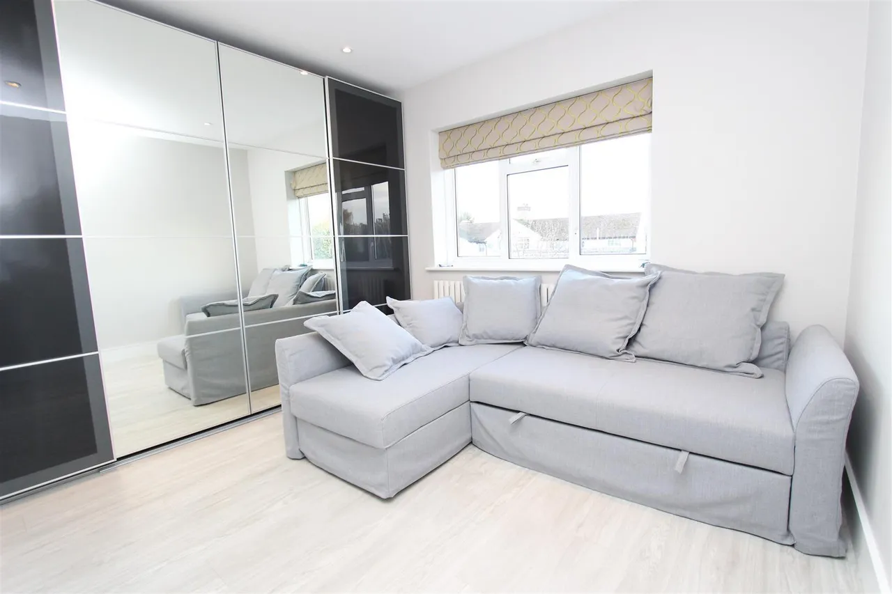 Orchard Close, Denham, Uxbridge, Buckinghamshire, UB9 4BB, photo 11