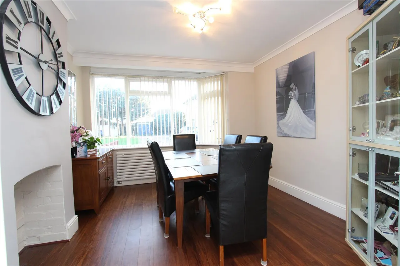 Orchard Close, Denham, Uxbridge, Buckinghamshire, UB9 4BB, photo 4