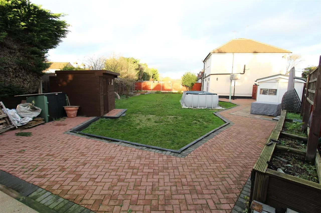 Orchard Close, Denham, Uxbridge, Buckinghamshire, UB9 4BB, photo 20