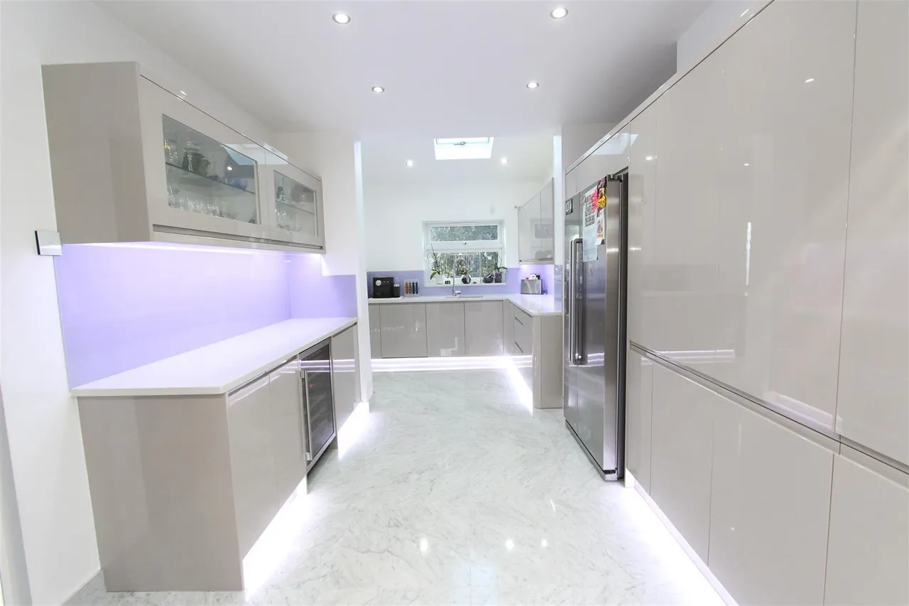 Orchard Close, Denham, Uxbridge, Buckinghamshire, UB9 4BB, photo 5