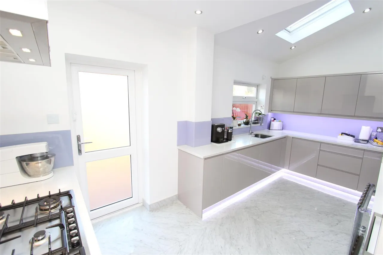 Orchard Close, Denham, Uxbridge, Buckinghamshire, UB9 4BB, photo 7
