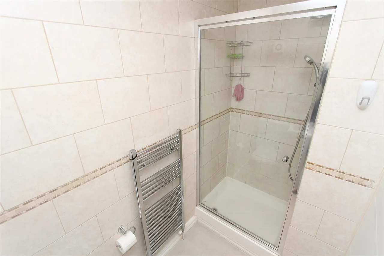 Orchard Close, Denham, Uxbridge, Buckinghamshire, UB9 4BB, photo 15