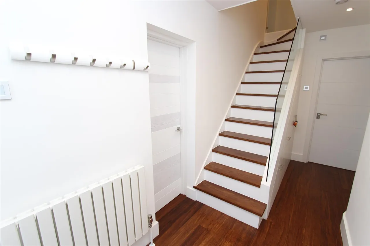 Orchard Close, Denham, Uxbridge, Buckinghamshire, UB9 4BB, photo 18