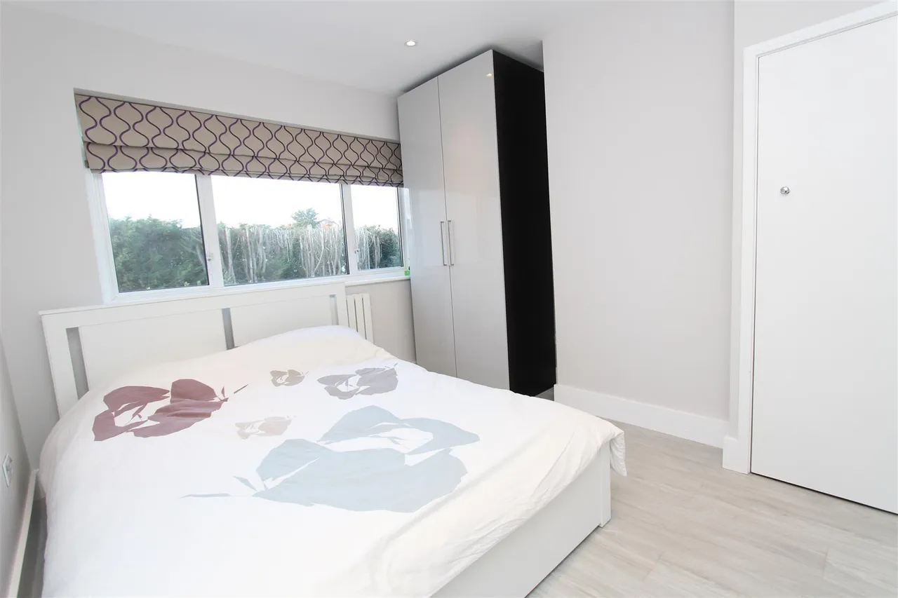 Orchard Close, Denham, Uxbridge, Buckinghamshire, UB9 4BB, photo 9