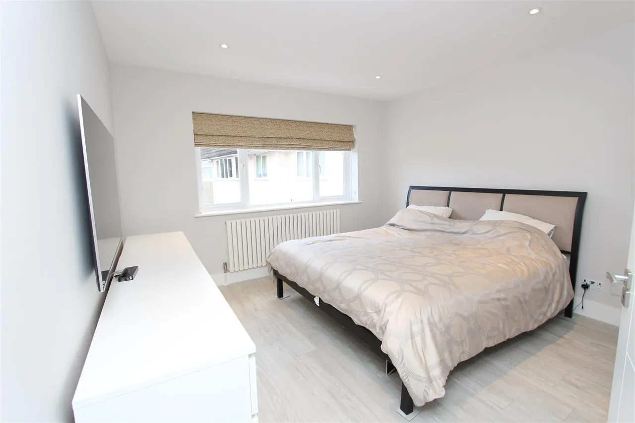 Orchard Close, Denham, Uxbridge, Buckinghamshire, UB9 4BB, photo 8