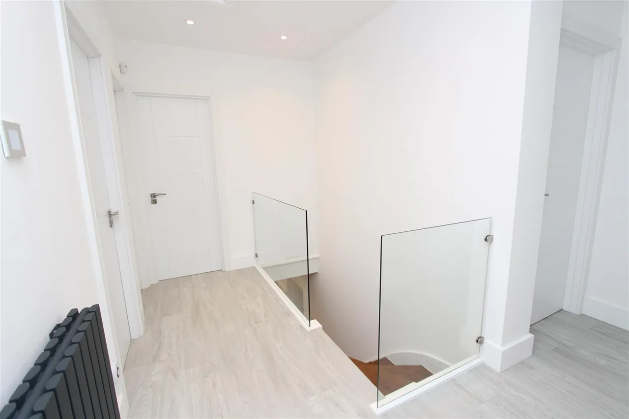 Orchard Close, Denham, Uxbridge, Buckinghamshire, UB9 4BB, photo 17