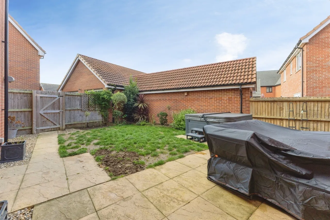 Aspen Drive, Wymondham, NR18, photo 22
