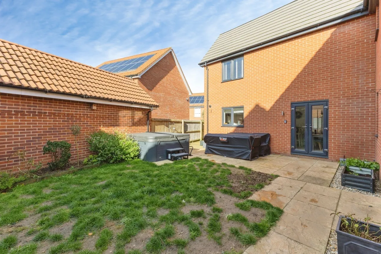 Aspen Drive, Wymondham, NR18, photo 24