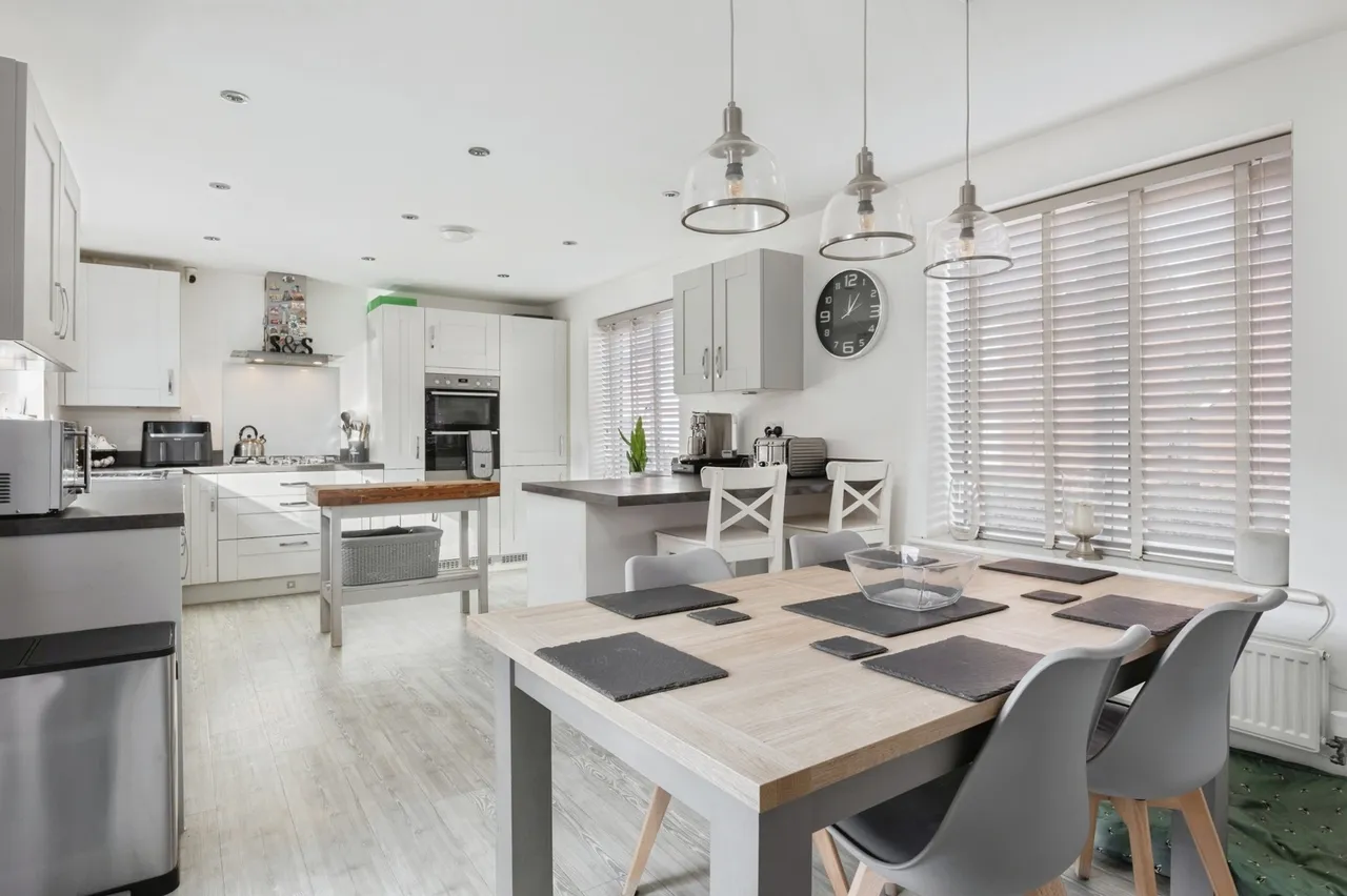 Aspen Drive, Wymondham, NR18, photo 2