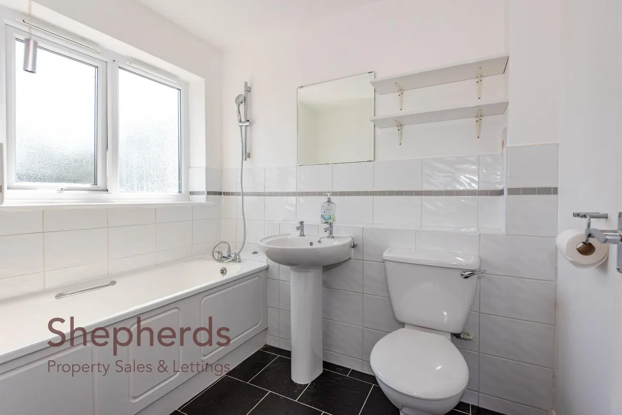 Eversley Lodge, Park View, EN11, photo 10