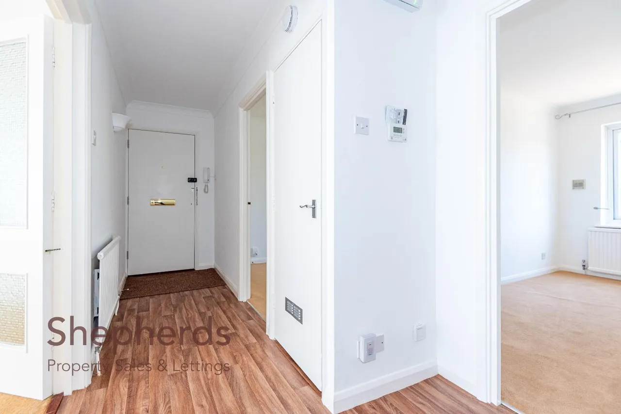 Eversley Lodge, Park View, EN11, photo 3