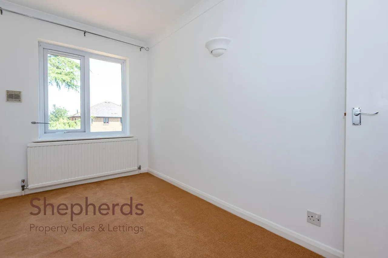 Eversley Lodge, Park View, EN11, photo 13