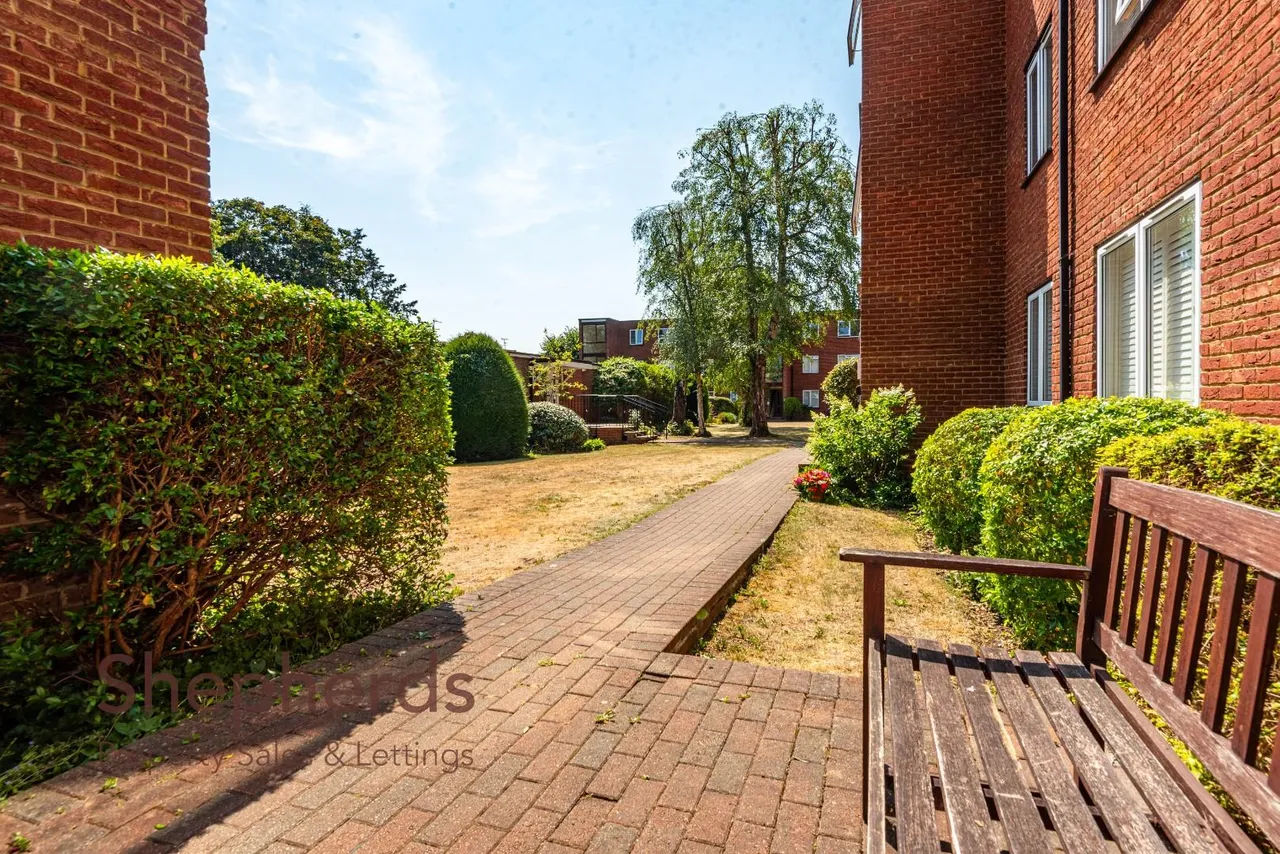 Eversley Lodge, Park View, EN11, photo 19