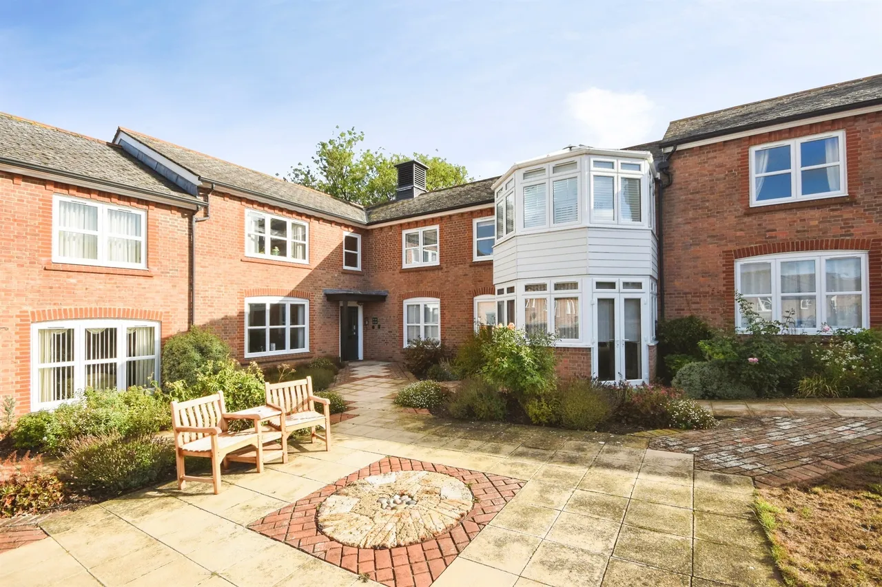 2 bed flat for sale, North Mill Place, Halstead, CO9