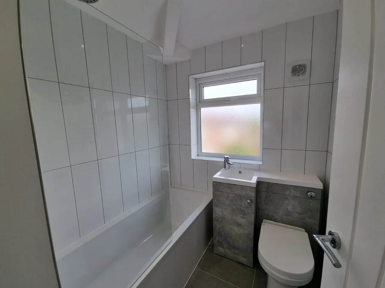 Manor Road, SK5, photo 10