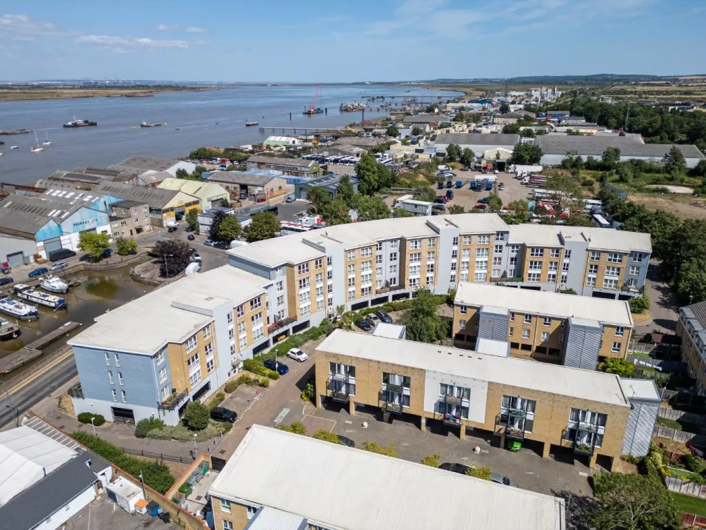 1 bed flat for sale, Admirals Way, Gravesend, DA12